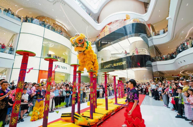 Hainan's CNY Travel Figures Stand Out at China's Two Sessions